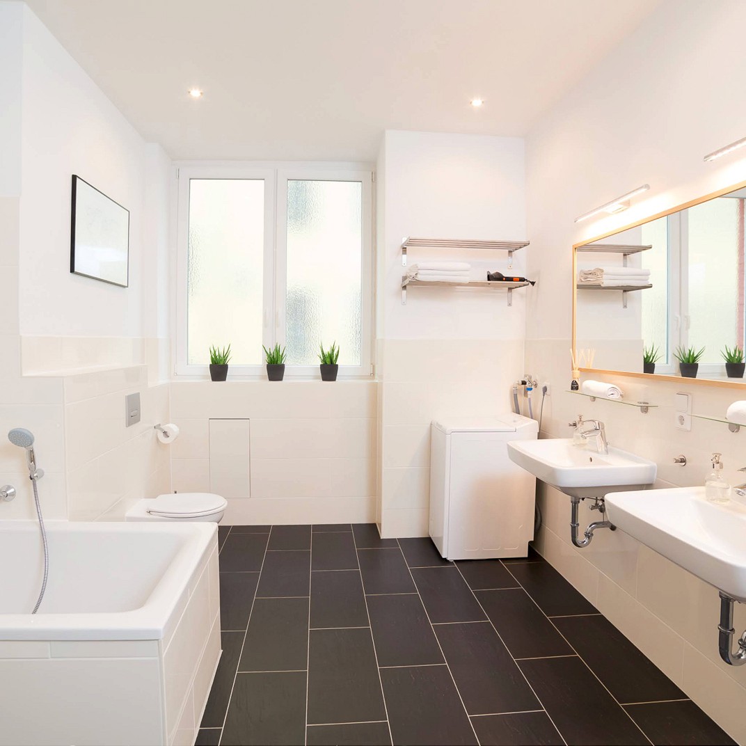 Five Bedroom Connection Apartment